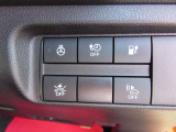 ヒータハンドルスイッチ、自動(被害軽減)ブレーキ、安全装置に関する操作ボタンが付いています。