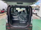 バックドアは開口が広く大きい荷物も載せやすいです!