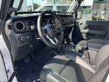 運転席(左ハンドル)