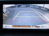 車の背後をディスプレイで確認できるバックカメラを搭載しております。駐車が苦手な方には嬉しい機能ですね♪もちろん目視での確認もお忘れなくですよ!