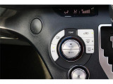 オートエアコン付です。簡単操作で快適に車内温度をコントロールします。