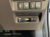 Hondaセンシング用の、VSA(ABS+TCS+横滑り抑制)解除とレーンキープアシストシステムのメインスイッチなどはハンドルの右側に装備しています。その下にETCがついています。高速道路の料金所の通