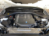 3L直列6気筒BMWツインパワー・ターボ・エンジン。出力285kW〔387ps〕/5800rpm(カタログ値)、トルク500Nm〔51.0kgm〕/1800-5000rpm(カタログ値)♪