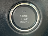 プッシュボタンスタートを押すと、エンジンの始動/停止、車両の電源 (OFF/ACC/ON) を切り替えることができます。