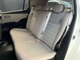 後席シートも大きく厚みのあるデザインです!車内の全員が快適に移動することができます。