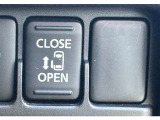 電動スライドドアは運転席のスイッチからも開閉可能です。