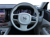 ハンドルに配置されたボタンは走行中の操作も簡単に使えるだけでなく、運転操作の邪魔もしません。