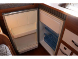 冷凍冷蔵庫付き!いつでも冷たい飲み物をお飲み頂けます!12Vのサブバッテリーより電源供給