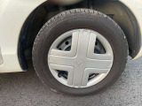 タイヤの状態によっては、燃費や走行状態に影響を及ぼす可能性がございます。当店ではタイヤ、ホイールの状態もしっかり行っております。