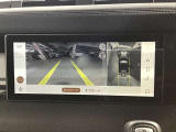 サラウンドカメラ(360°カメラ)『車載のカメラを駆使し、車を真上から見下ろしている映像に変換、センターディスプレイに表示させ、安全な駐車をサポート。縦列駐車や狭い場所への駐車に大きく役立ちます。