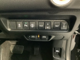 Hondaセンシング用の、VSA(ABS+TCS+横滑り抑制)解除とレーンキープアシストシステムのメインスイッチなどはハンドルの右側に装備しています。その下にETCがついています。