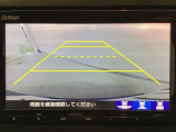 バックでの車庫入れも安心です! リアカメラが付いているバックモニター付のナビを装備しております。操作線もついており距離感も画面から確認できます。