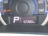 走行52000km。年間およそ5000km使用のお車です。当店サービスカーのため走行距離は増えます。