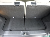 トランクは荷室の広さを後部座席のアレンジで広く使う事も可能です