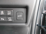 アドバンストキーのスイッチやハンドル右下のスイッチの操作で電動でリアゲートを開閉する事が可能です。