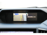 助手席側ドアミラーに装着されたカメラ映像を、マルチファンクションディスプレイに表示。死角を低減し、安全運転をアシストします。