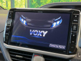 【BIG-X11インチナビ】人気の大画面BIG-Xナビを装備。専用設計で車内の雰囲気にマッチ!ナビ利用時のマップ表示は見やすく、テレビやDVDは臨場感がアップ!いつものドライブがグッと楽しくなります♪