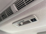 リアシーリングファンも付いておりますので、車内の空気の循環にも役立ちます。