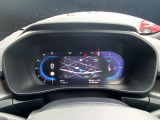 ◆ドライバーディスプレイ/視線を大きくずらすことのないよう見やすさを重視し、メーターの中央にはマップも表示可能