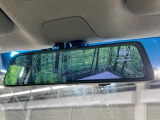 【デジタルインナーミラー】車両後方カメラの映像をミラー内のディスプレイに表示する運転補助装置です。切り返しレバーを操作することで、鏡面ミラーからデジタルインナーミラーに切り替える事ができます☆