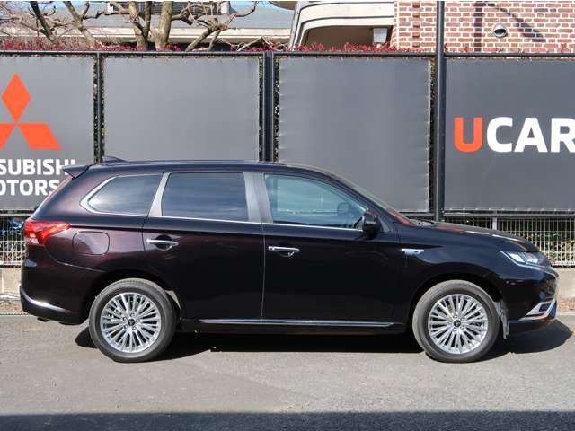 中古車 三菱 アウトランダーPHEV 2.4 G プラスパッケージ 4WD の中古車