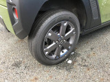 タイヤの溝はまだまだ残っています!これからの走行距離と使い方にもよりますが、すぐに買い替える心配もなく、次回車検まで使えるかも?