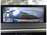 車両を上から見たような映像をナビ画面に表示するパノラミックビューモニターが付いています。