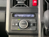 ☆グレード専用装備☆【オートエアコン】一度お好みの温度に設定すれば、車内の温度を検知し風量や温度を自動で調整。暑い…寒い…と何度もスイッチ操作をする必要はありません。快適な車内空間には必須の機能ですね