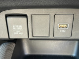 USB接続や、シガーソケットも標準装備されております。