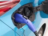 PHEVならでは、外部から電気を充電して車を動かすことが出来ますよ。詳しくはスタッフまでお問合せ下さい。