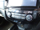 見やすいデジタル表示のオートエアコン!暑い時・寒い時も設定した温度に車内を自動で調節
