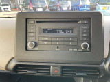 CD一体型AM/FMラジオチューナー装備。AUX接続も可能です。