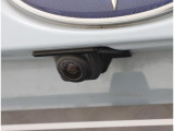 後方確認に便利なバックカメラ装備!!バックカメラにはガイド線を表示することも可能で、狭い駐車場や後方が確認しづらい場所に駐車するときや、車を切り返す時に便利な装備です!!