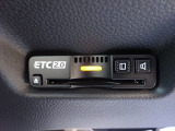 ナビゲーション連動ETC2.0車載器です。料金所のETCレーンへの誘導やナビ画面での利用履歴・料金確認などが可能です。納車前にはセットアップ完了!カードを差し込むだけで、ごり利用いただけます。