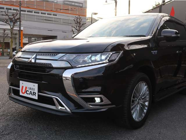 中古車 三菱 アウトランダーPHEV 2.4 G プレミアムパッケージ 4WD の