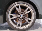 BMW純正アロイホイールはモデルやパッケージに合わせてデザインされています。洗練されたデザインで、足元の個性を引き立てます。