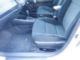 フロントシートも状態良好ですよ。大きな汚れもなく、安心です。座り心地もいいですよ。