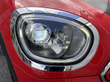 LEDヘッドライト:通常の数倍の明るさを誇る高寿命LEDヘッドライトで、安全運転を支える良好な視界を!