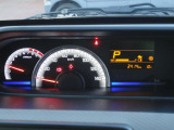 [マルチインフォメーションディスプレイ]メーター内のディスプレイで燃費など様々な車両情報が表示されます。