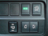 両側電動スライドドアです。左右どちらからでも乗り降りOK!更に車内からは運転席の開閉スイッチで車外からはドアハンドル操作やインテリキーについている開閉ボタンでも開閉◎挟み込み防止機能で更に安心です!