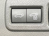 【問合せ:0749-27-4907】【パワーバックドア】スマートキーや運転席のボタンを押すだけでリアゲートが自動で開閉します!荷物を持っている時や、高い位置にあるバックドアを閉める際に便利な機能です♪