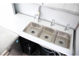 ・3槽シンク ・水ポンプ ・冷凍冷蔵コールドテーブル
