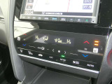 プラズマクラスター技術搭載フルオートエアコンは、運転席/助手席、それぞれで温度設定が可能な左右独立温度コントロール式です (運転席&助手席シートヒーター付) 。