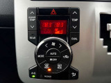 運転席と助手席とで温度を変えることができるデュアルエアコンに加え、後席も温度調整が可能なフルオートエアコンです。