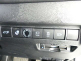 ハンドルヒーターなど各操作スイッチ類も使いやすい位置に配置されています。