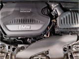【BMWクリーンディーゼル】市場をリードするディーゼルエンジン。低回転ステージ専用ターボが走り出しから効果的に過給を行いスムーズな発進加速や低燃費を実現。ディーゼルの常識を超えたスポーティな走りを!