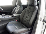 運転席、助手席には電動パワーシート機能を装備。運転席のみ2ポジションメモリー機能を装備。