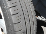 タイヤの溝も残っています。雨の日に滑ったりするのを防ぐなど、タイヤの溝には重要な役割があります☆