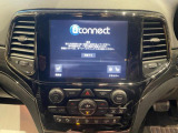 Uconecctでは、ナビやオーディオ、ラジオやTV、Bluetooth接続、エアコンの設定など様々な操作が可能です。