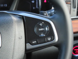 【渋滞追従機能付ACC (アダプティブ・クルーズ・コントロール) 】クルコン付きなので高速道路での長距離移動がラクラク♪ステアリングにボタンがついているので運転中に片手で操作できて便利です。
